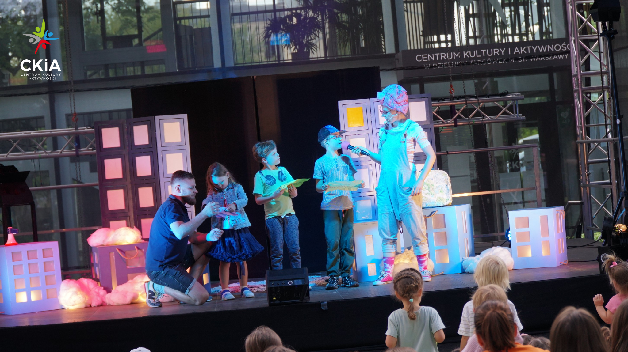 “Cyberprzestrzeń” – letnie przedstawienie teatralne dla dzieci. Teatr Bajaderka. 10/08/2023